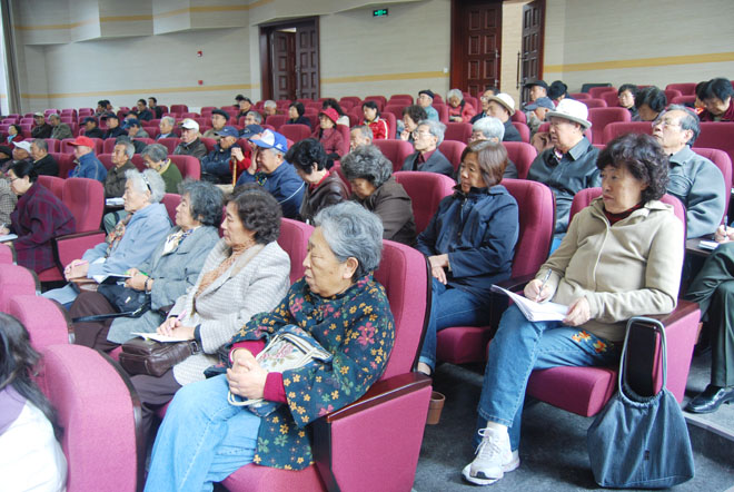 离退休分党委十七届四中全会报告会